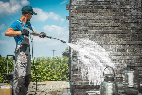 Very professional pressure washing in Tampa
